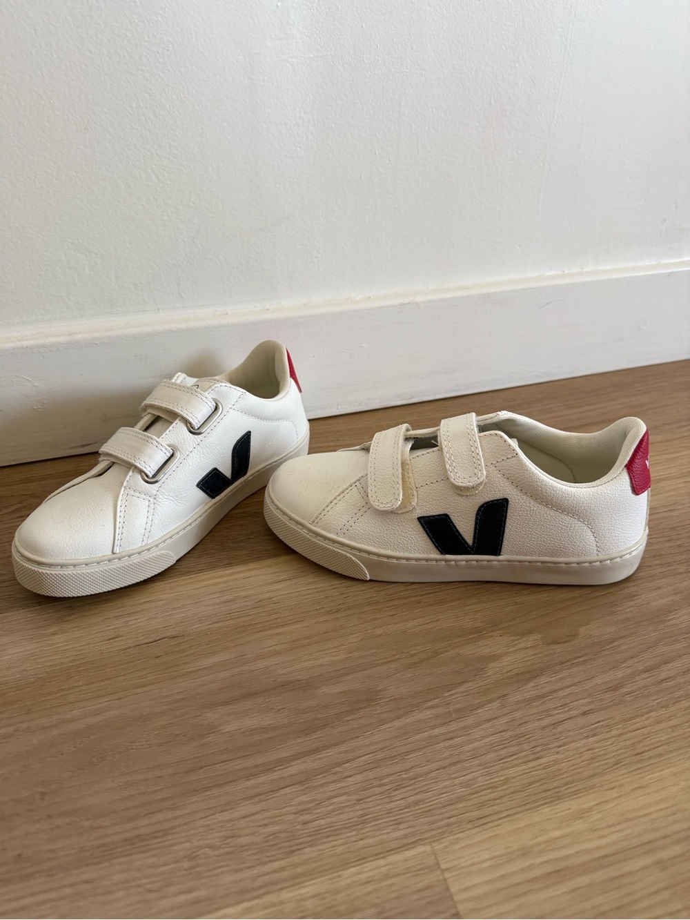VEJA Kids Esplar Velcro Sneakers White Black Red EU 33 US 2 Leather